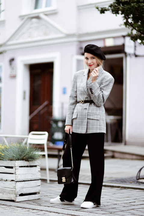 palazzo-pants-checked-jacket-outfit-street-style