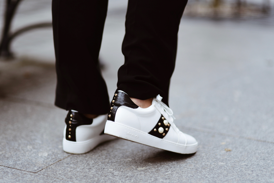 sneakers-with-perals-outfit-street-style
