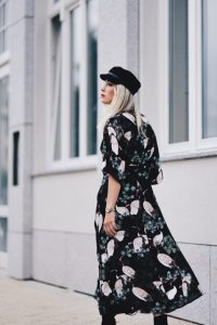 kimonowa-sukienka-stylizacje