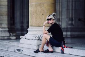 trend-obcięte-spodnie-bermuda-shorts-street-style-obicięte-jeansy-stylizacja