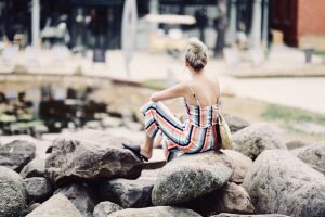 jak-się-ubrać-na-garden-party-na-imprezę-w-ogrodzie-poradnik-stylizacja