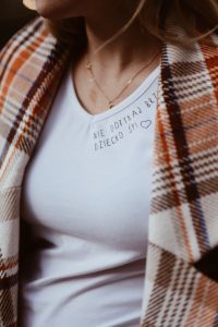 koszulka-ciążowa-t-shirt-dla-przyszłej-mamy-mimi-lulu-nie-dotykaj-brzuszka-dziecko-śpi