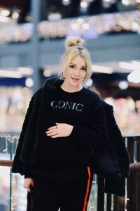 krótkie-futro-stylizacja-do-czego-nosić-jak-nosić-stylizacje-do-czego-pasuje