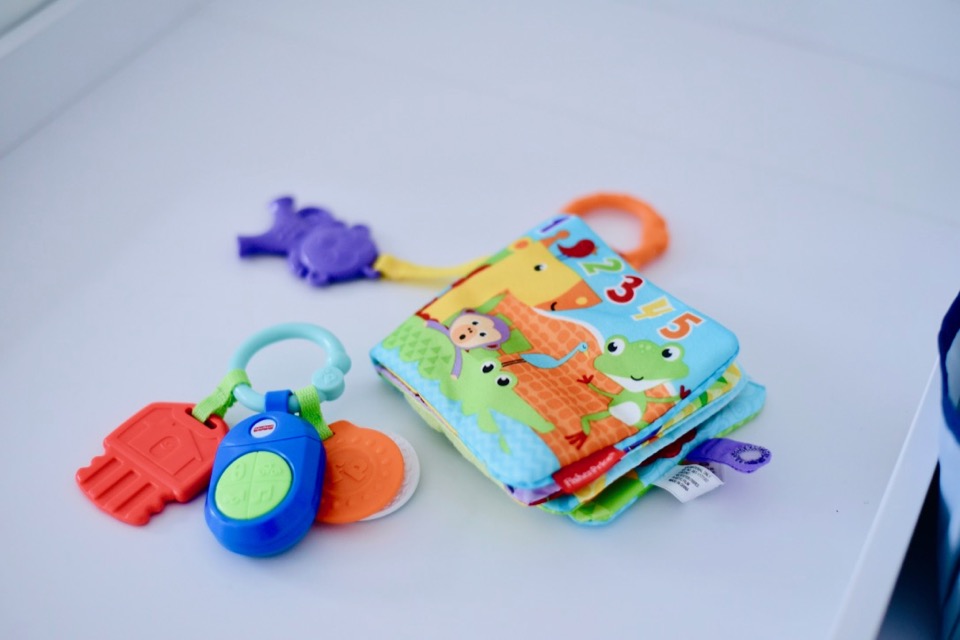 zabawki-dla-niemowlaka-fisherprice-kluczyki-książeczka