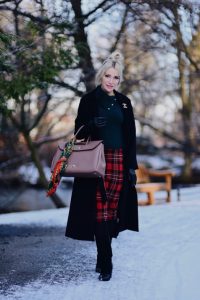 broszka-chanel-w-stylizacji-gdzie-kupić-ile-kosztuje