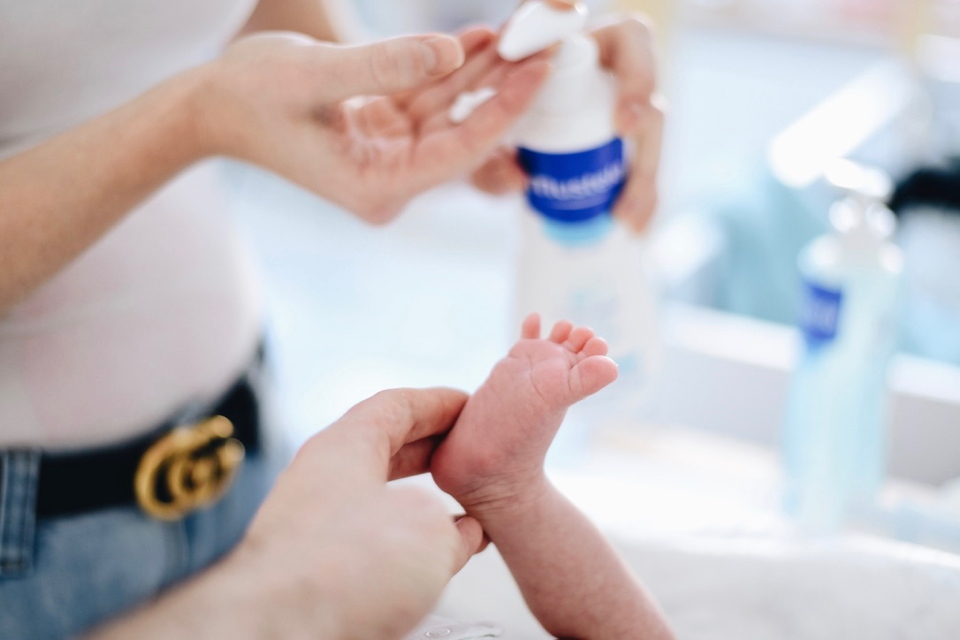 codzienna-pielęgnacja-niemowlaka-noworodka-kosmetyki-dla-noworodka-mustela