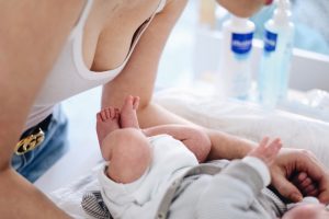 poranna-i-wieczorna-pielęgnacja-niemowlaka-noworodka-kosmetyki-dla-noworodka-mustela